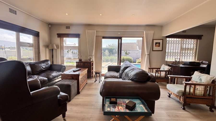 4 Bedroom Property for Sale in Kirstenhof Western Cape